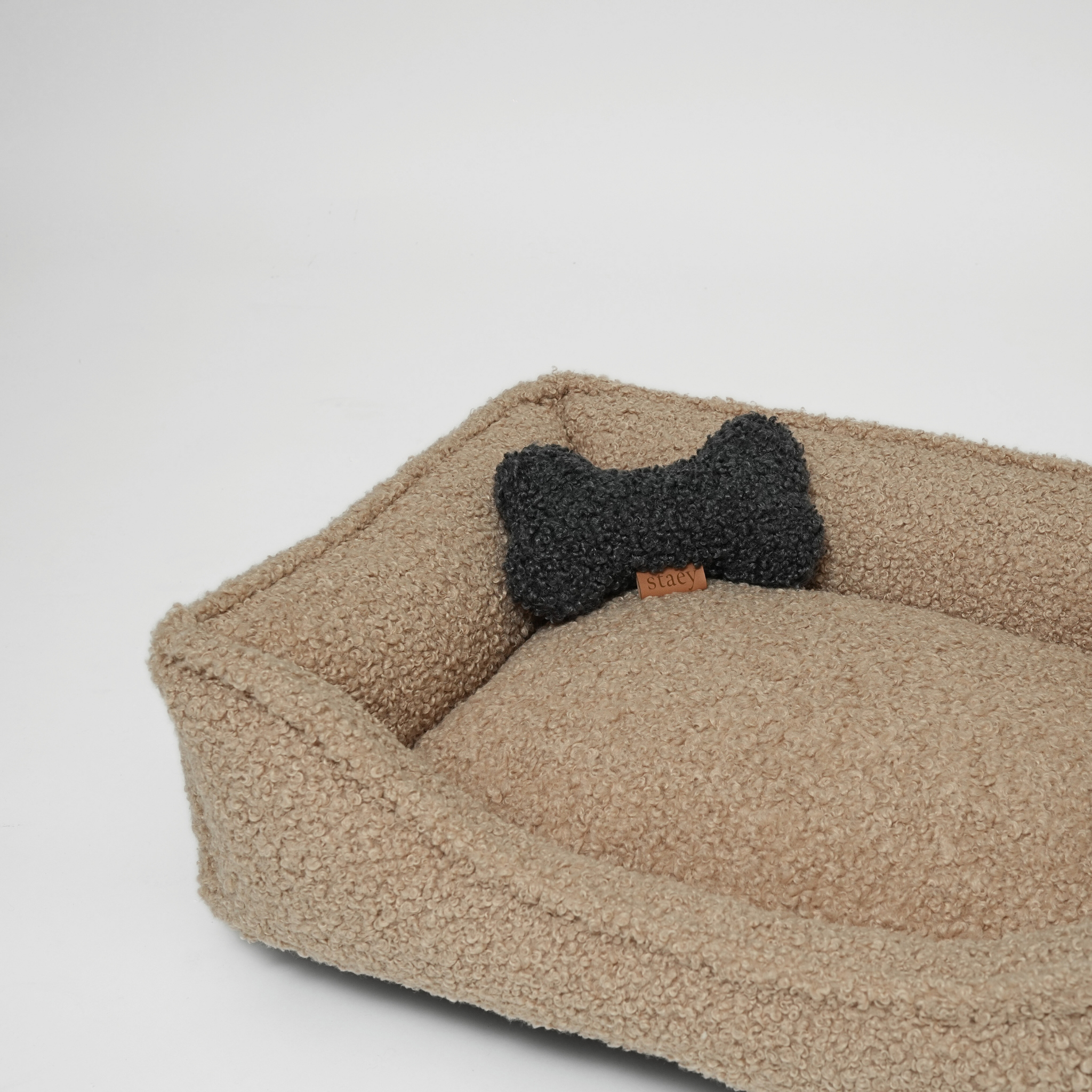 Tora Dog Bed | Sand Curly